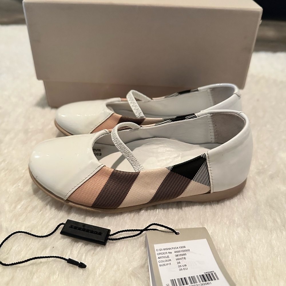 Burberry girls toddler dress shoes size 25.